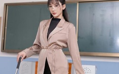 雪莉蕾丝睡衣自拍